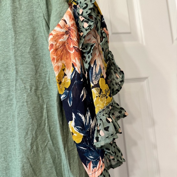 Umgee Oversized Top w/ Sheer Ruffle Floral Sleeves - Picture 4 of 4